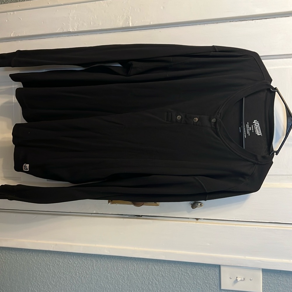 Men’s 40 grit by Duluth long sleeve Henley. Standard fit. Size 3XL.